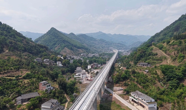 即将铺轨！渝昆高铁建设迎来重大进展