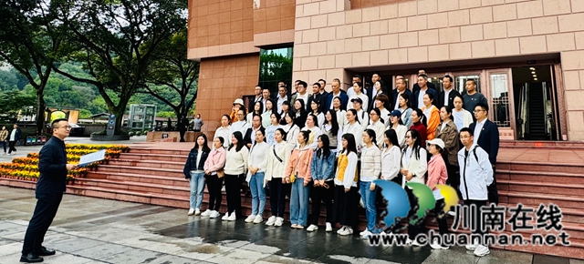 书记讲党课.JPG