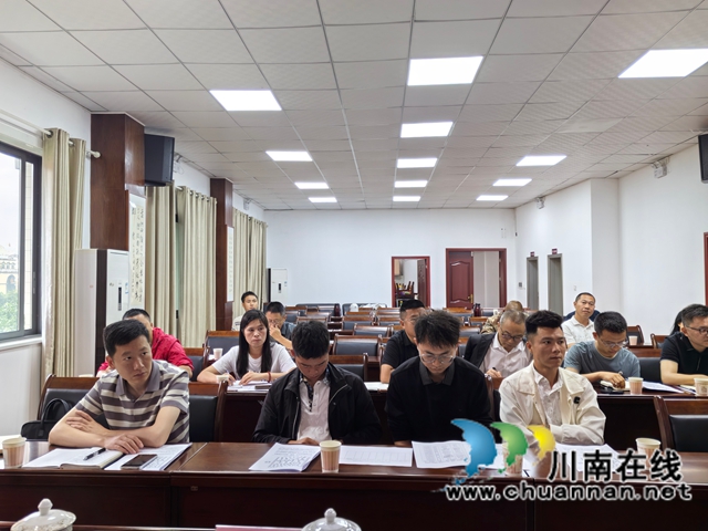 双带青年代表（曾佐然摄）.jpg