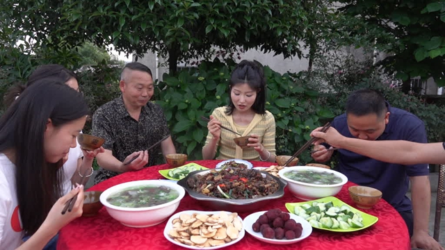 梅林“鸡”遇:一口爆汁的酸甜,藏在茅溪杨梅林的跑山鸡里(图6) 6.jpg