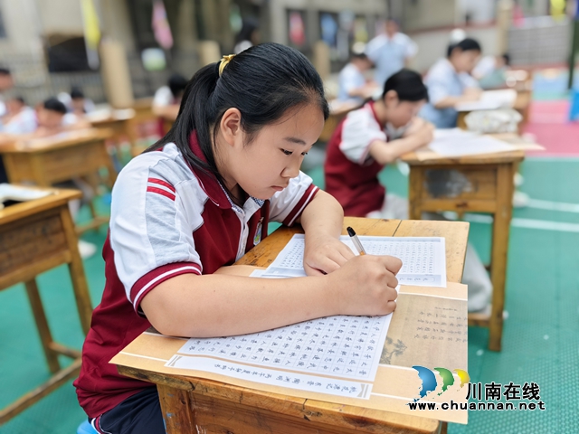 翰墨润童心,艺韵满校园|泸县潮河镇瓦子学校举行文艺汇演暨现场书画大赛(图6) 21717623D30F1B14DC9856AF7BB83C09.jpg
