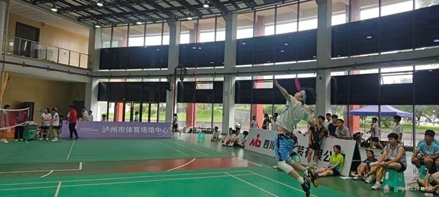 拍竞技展风采 以球会友促交流|泸县建校在泸州市首届“职教集团”羽毛球邀请赛斩获佳绩(图7) 羽毛7.jpg