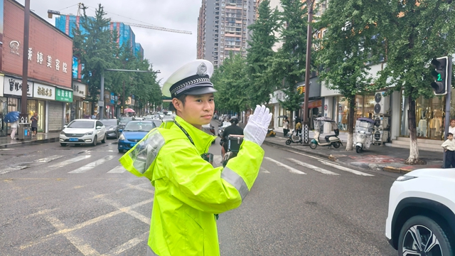 这份中考出行指南请查收,酒城交警全力以“护”(图6) 交6.jpg
