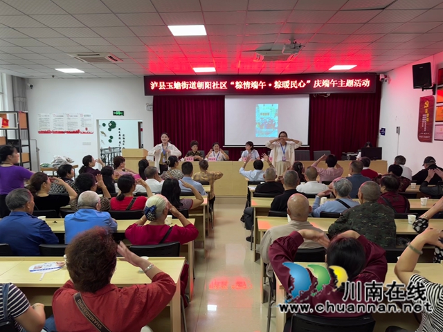 游戏互动（龙洪艳摄）.jpg