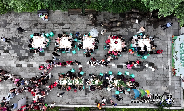纳溪:非遗进街巷 端午味更浓(图1) 1.jpg