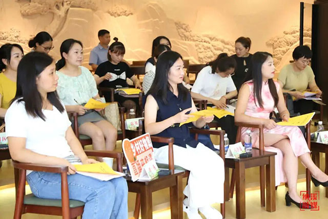 纳溪50多名女主播组团出道！为纳溪茶、柚、白酒等代言