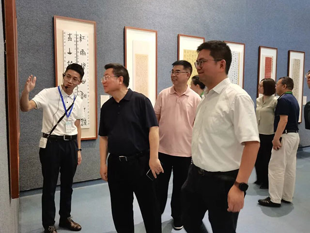 “笔墨当潮”青少年书画传习大会优秀作品展、四川省首届书法小品展暨书画非遗集市在泸州开展(图4) 4.jpg