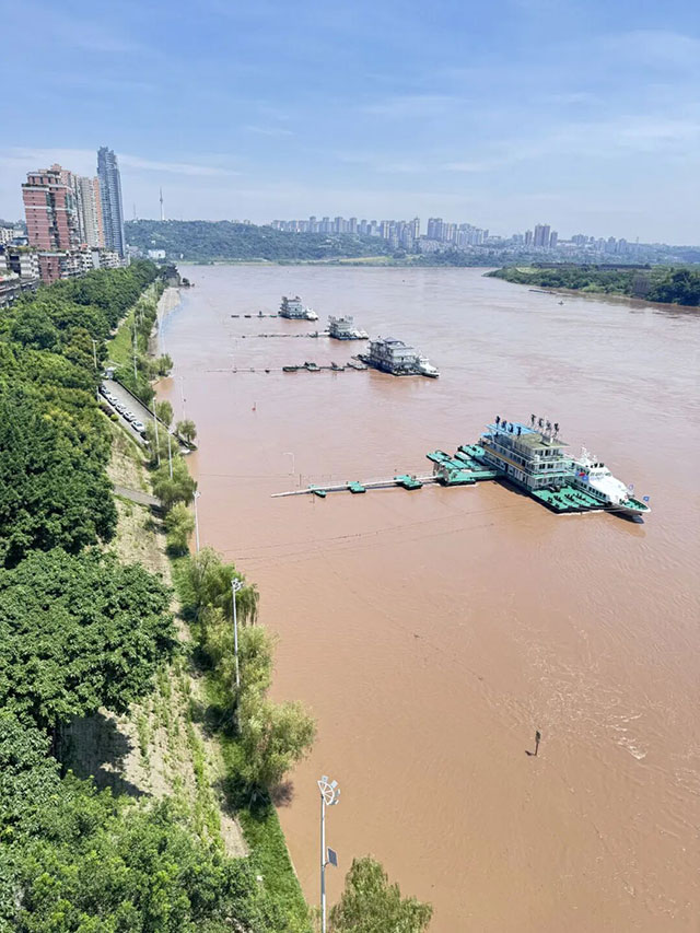 长江泸州段涨水了,“飞机坝”停车场被淹(图3) 3.jpg