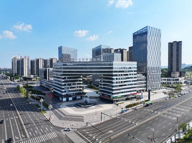 打造区域生产性服务业发展高地,泸州重点发力8个领域|读懂泸州市委九届十二次全会(图5) 全会5.jpg