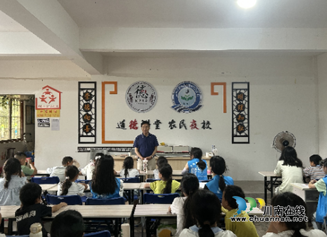 叙永县关工委执行主任张德全赴石厢子彝族乡堰塘村调研(图1) 红色.png