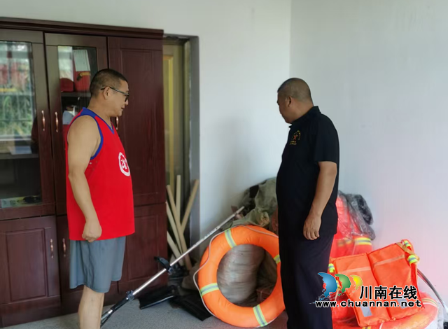 叙永县水务局:细致核查防汛物资,夯实水库汛期保障能力(图1) 核查防汛物资1.png