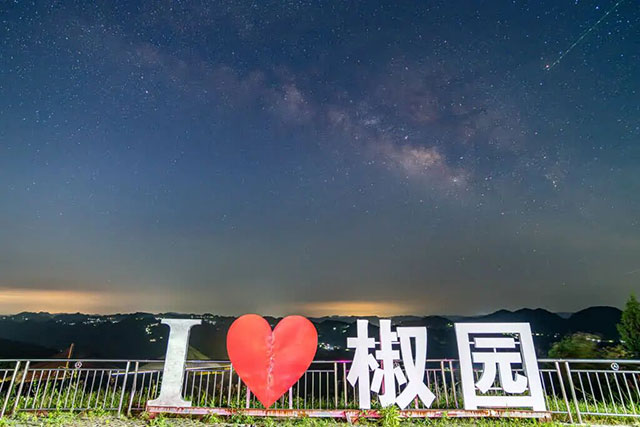 赴一场星空之约!古蔺大小朋友追随英仙座流星雨解锁宇宙浪漫(图2) 2.jpg