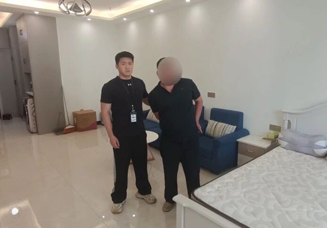 趁女朋友睡着,偷偷……(图3) 人3.jpg