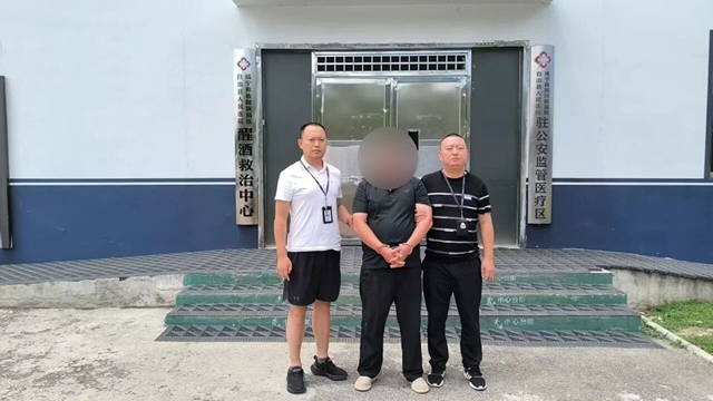 趁女朋友睡着,偷偷……(图6) 人6.jpg