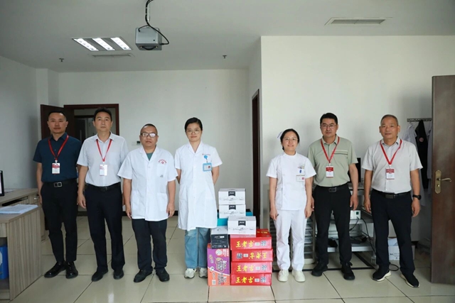 合江县中医医院:礼赞仁心敬担当,一线慰问暖人心(图3) 3.jpg
