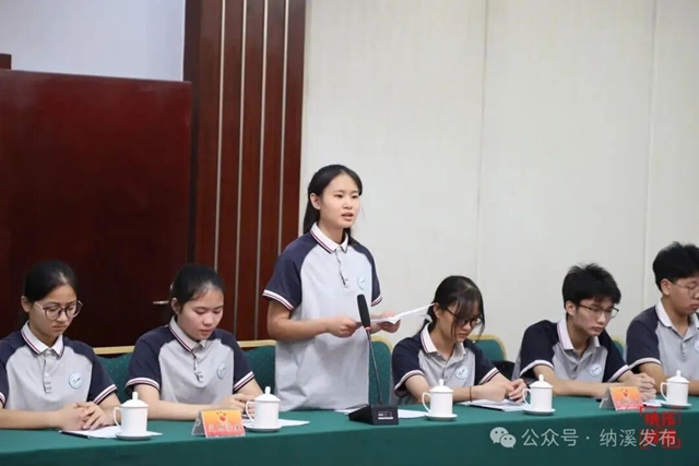 纳溪:185 份雪中送炭,爱心接力点亮青春梦想(图2) 学2.jpg