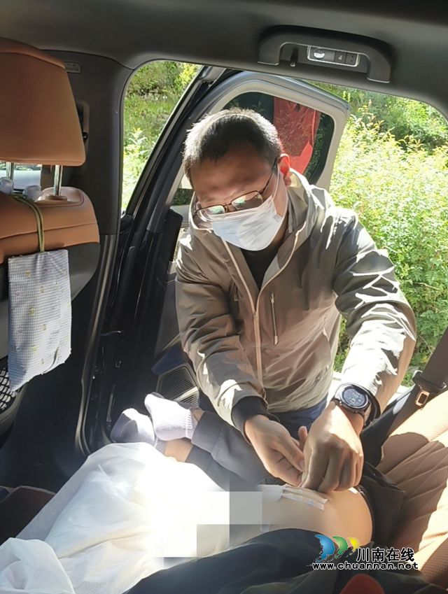 10岁男孩川西旅游突发疾病,来自泸州的医生出手救治(图2) 医生3.jpg