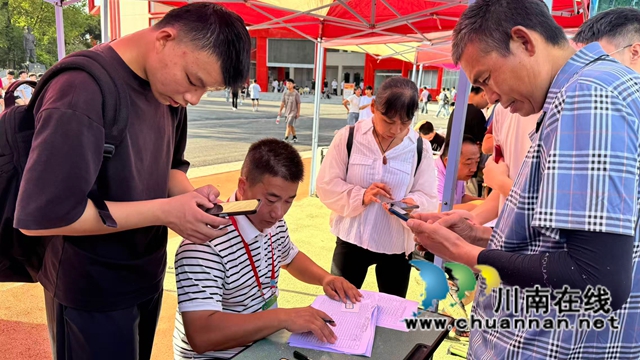 班主任接待新生2.jpg