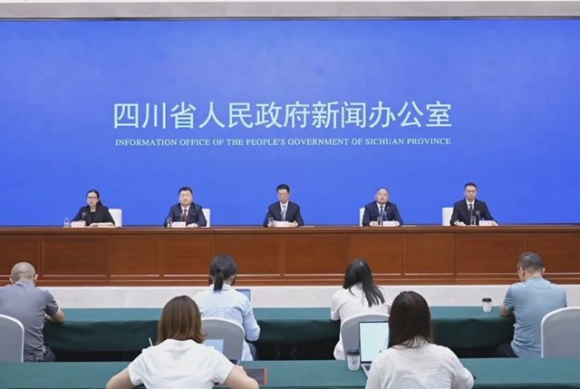 起步奋进“十五五”泸州专场新闻发布会丨荔枝15分钟进冷链车、提升0.6米长江水位……通江达海的泸州为啥“死磕”这些细节?(图1) 省1.jpg