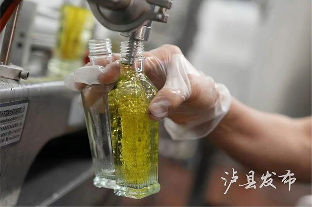 一滴就上头的“灵魂调料”！泸县这瓶调味料年产值近千万