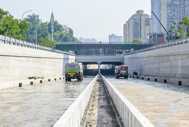 泸州蓝安路下穿通道有望春节前具备通车条件(图1) 车1.jpg