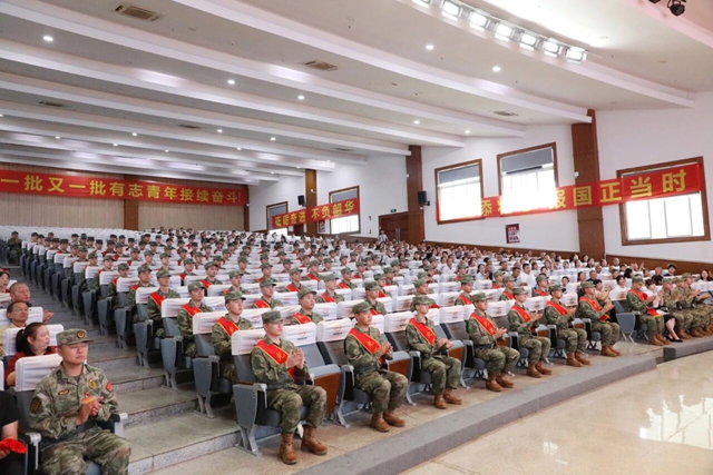 披戎装、踏征程!龙马潭欢送新兵(图2) 2.jpg