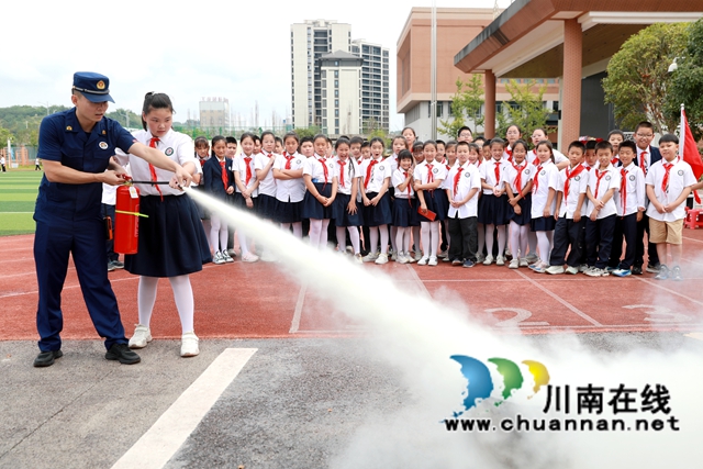泸州市国动办2026年“勿忘九一八”鸣警活动暨国防（人防）宣传教育进校园活动在纳溪区举行