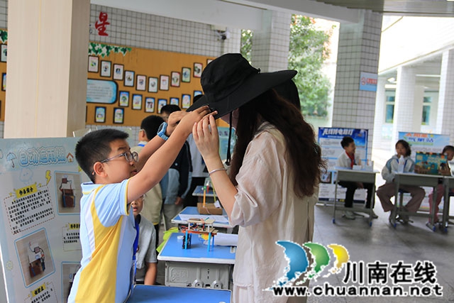 叙永县第19届青少年科技创新大赛在叙永镇中心校顺利收官(图4) 活动现场-(1).jpg
