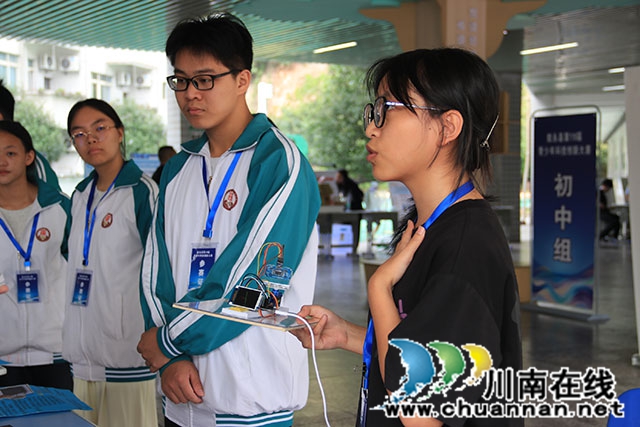 叙永县第19届青少年科技创新大赛在叙永镇中心校顺利收官(图2) 活动现场-(3).jpg