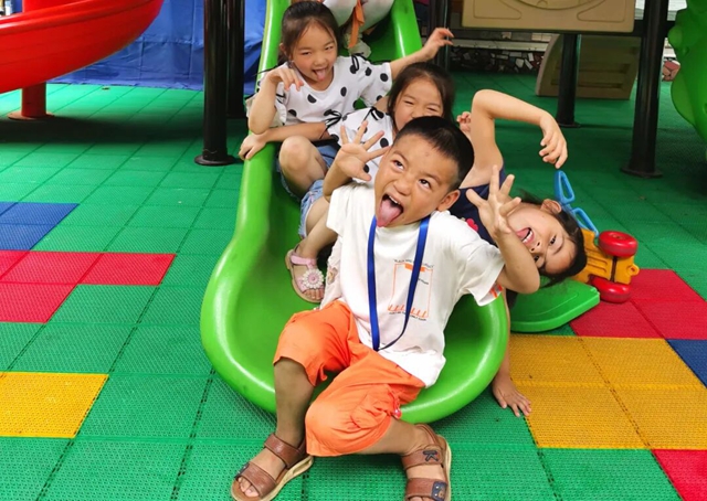 酒城良师 | 彭莲:把乡村幼儿园的琐碎守成春天(图4) 人4.jpg