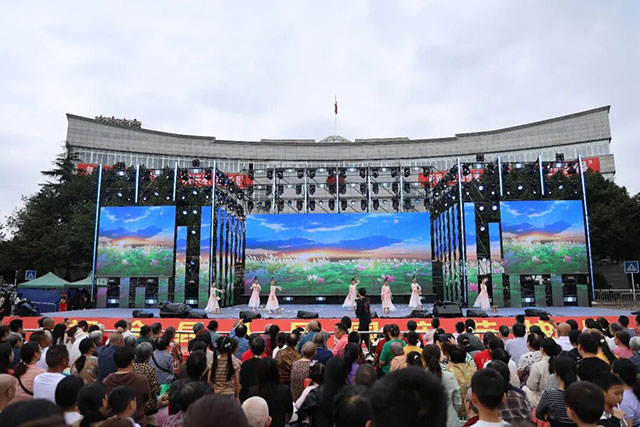 千架无人机点亮泸县夜空!今天继续嗨(图3) 3.jpg
