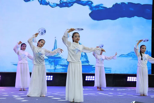 千架无人机点亮泸县夜空!今天继续嗨(图7) 7.jpg