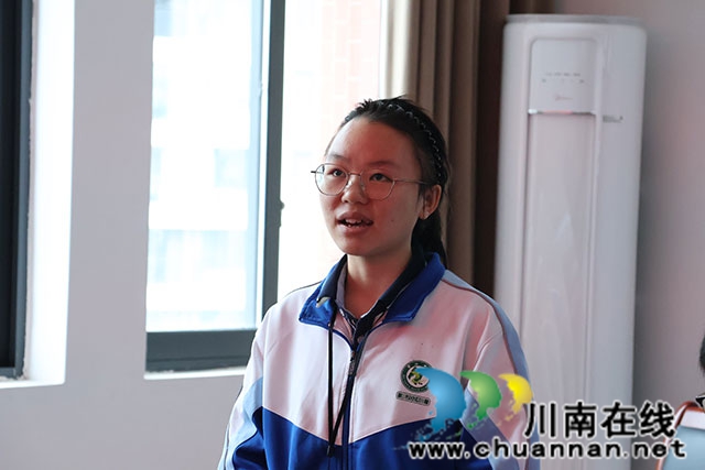 情系桑梓润桃李 爱心助学筑梦行┃合江中学举行“曾一丁助学金”发放仪式(图5) 受助学生1.jpg