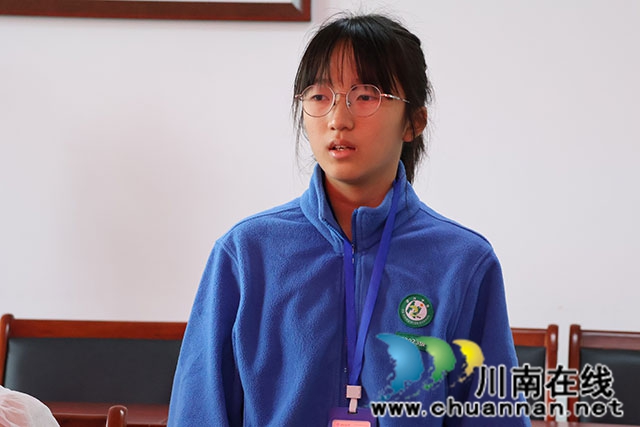 情系桑梓润桃李 爱心助学筑梦行┃合江中学举行“曾一丁助学金”发放仪式(图7) 受助学生3.jpg