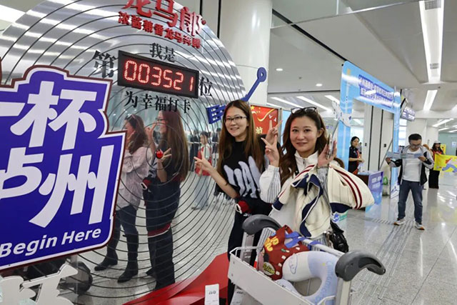 惊喜连连！“酒城第一杯”、伴手礼、长桌宴……龙马潭太宠客！