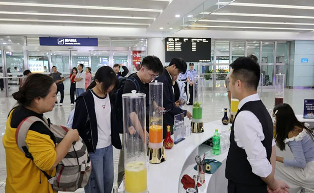 惊喜连连!“酒城第一杯”、伴手礼、长桌宴……龙马潭太宠客!(图4) 4.jpg