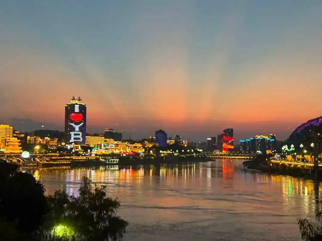 入夜的宜宾,氛围感直接拉满(图12) 12.jpg