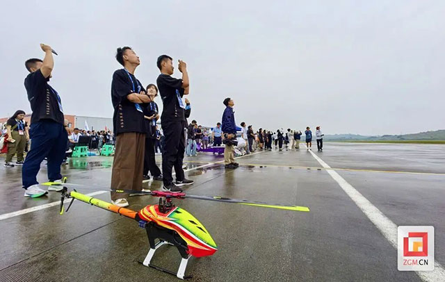 抬头看天，有人比赛！全国超200所高校学子都来自贡了！