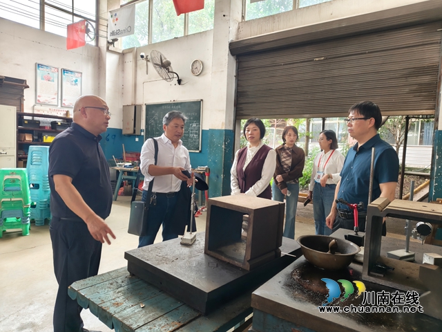 调研组参观嘉明校区实训室.jpg