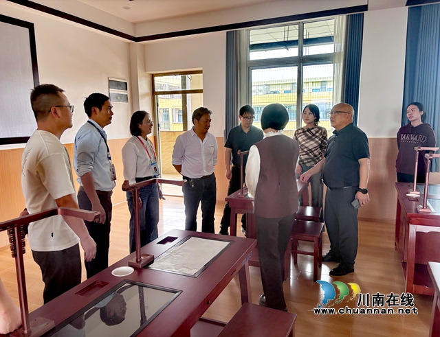 调研组参观马湾校区书法实训室.jpg