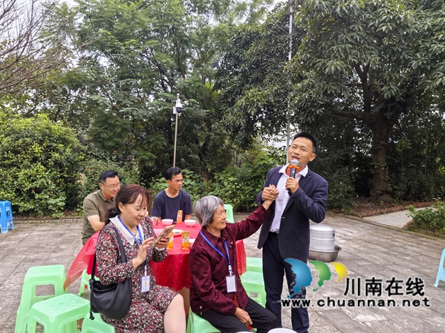 唱孝敬老人的歌曲.jpg