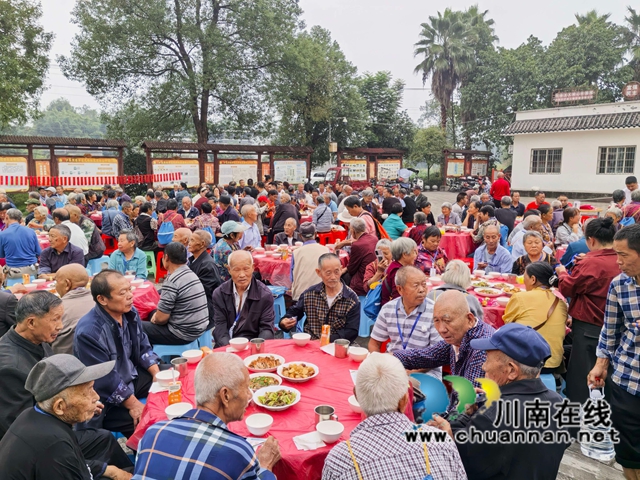 共进午餐.jpg