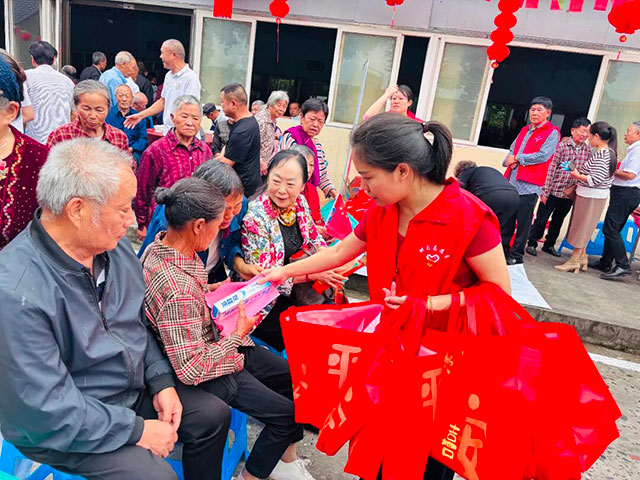 村企结对促振兴,重阳敬老暖人心——泸州“时为公司”走进魏园村开展敬老慰问活动(图6) 6.jpg