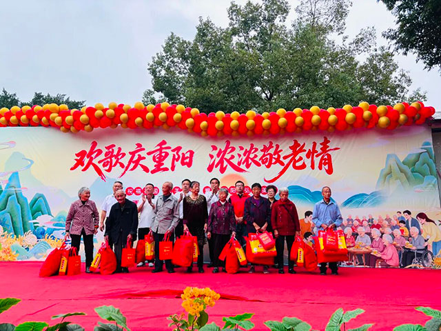 村企结对促振兴,重阳敬老暖人心——泸州“时为公司”走进魏园村开展敬老慰问活动(图13) 13.jpg
