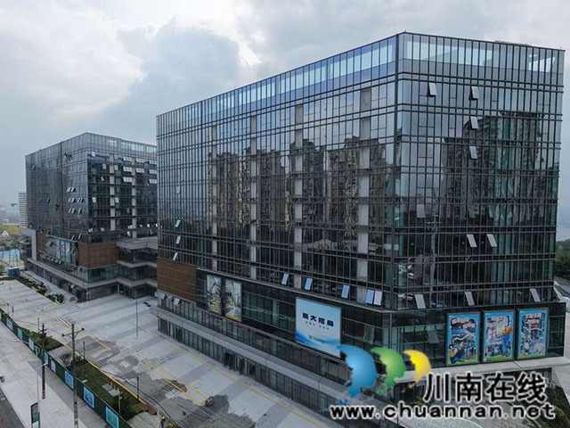 龙驰广场外立面.jpg