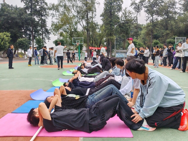 刷新10项校纪录!泸县建校第31届田径运动会顺利收官(图3) 3.jpg