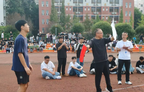 刷新10项校纪录!泸县建校第31届田径运动会顺利收官(图6) 工2.png