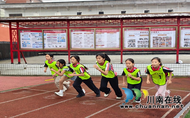 挥洒运动激情,绽放青春风采|泸县天兴镇学校举办第30届秋季田径运动会(图3) 3.jpg