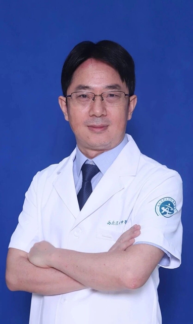 一泸州男子排尿!点滴难出(图2) 尿2.jpg