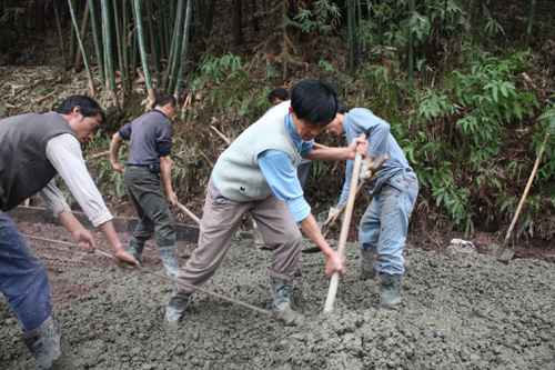 打古镇：加快农村公路建设